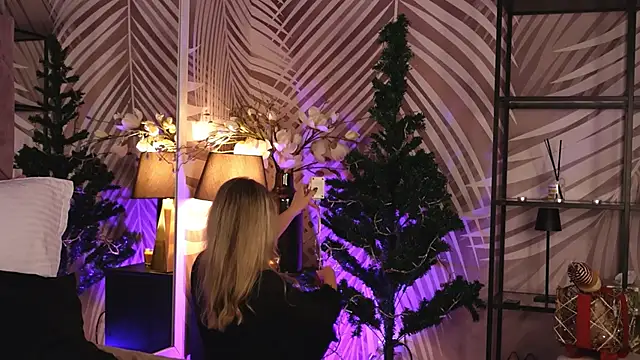 Snapshot of KatyaBelle chatting on December 4, 2025, 8:50 pm KatyaBelle online show from December 4, 2025, 8:50 pm