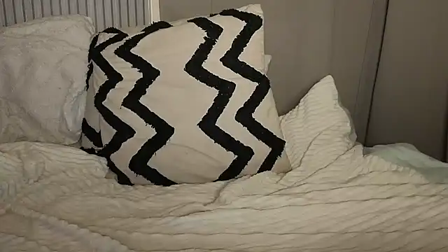 Sweetninaaa online show from October 13, 2025, 8:14 am