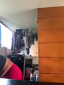 emmyjhonson07 online show from December 17, 2025, 1:39 pm