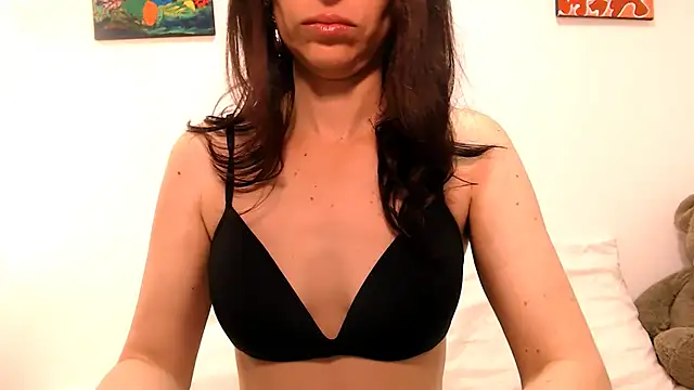 AliceRossi online show from November 21, 2025, 1:32 pm