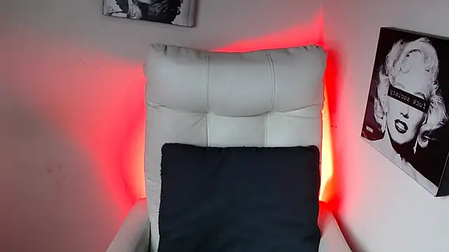 Snapshot of SamanthaRoldaan chatting on February 1, 2025, 5:26 pm SamanthaRoldaan online show from February 1, 2025, 5:26 pm