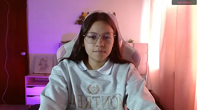 Snapshot of SamanthaRoldaan chatting on February 23, 2025, 5:50 pm SamanthaRoldaan online show from February 23, 2025, 5:50 pm