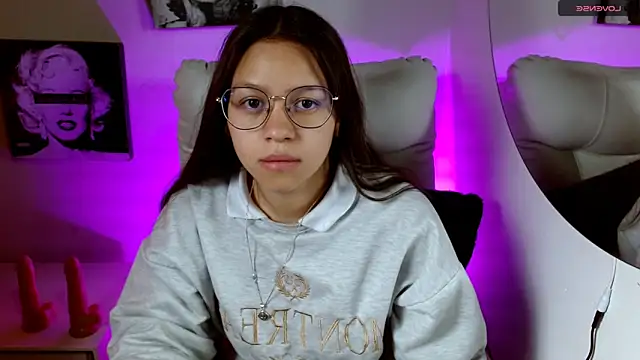 Snapshot of SamanthaRoldaan chatting on September 15, 2025, 2:06 pm SamanthaRoldaan online show from September 15, 2025, 2:06 pm