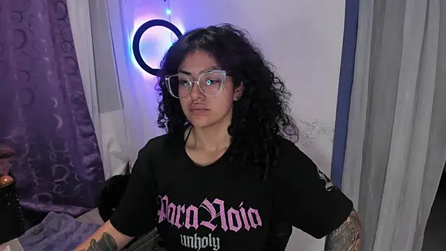 Snapshot of witchviolet chatting on January 5, 2025, 3:22 am witchviolet online show from January 5, 2025, 3:22 am