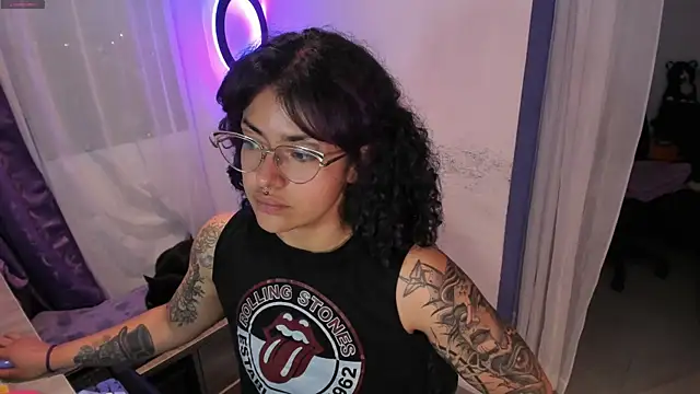 Snapshot of witchviolet chatting on January 9, 2025, 11:13 pm witchviolet online show from January 9, 2025, 11:13 pm