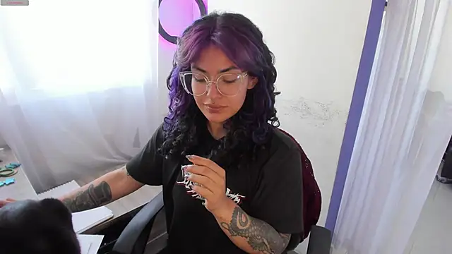 Snapshot of witchviolet chatting on January 22, 2025, 8:38 pm witchviolet online show from January 22, 2025, 8:38 pm