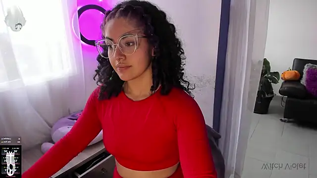 Snapshot of witchviolet chatting on February 3, 2025, 10:32 pm witchviolet online show from February 3, 2025, 10:32 pm