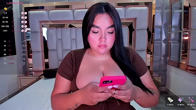 Snapshot of samantasm chatting on January 8, 2025, 2:46 am samantasm online show from January 8, 2025, 2:46 am