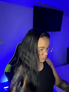 leila 22 online show from November 29, 2025, 8:06 am