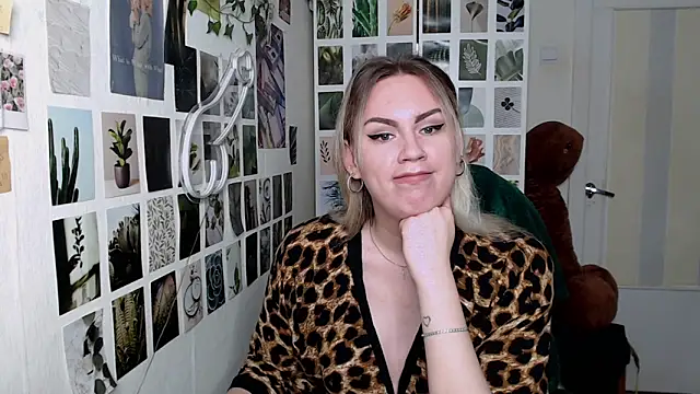 CapriScorpion online show from September 28, 2025, 1:27 pm