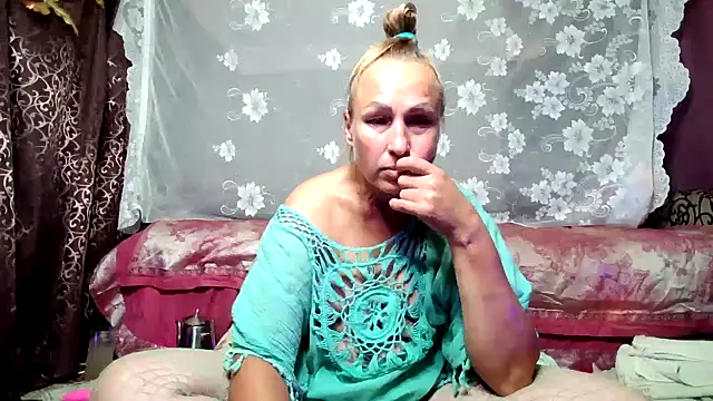 Snapshot of Alina_Night_777 chatting on September 18, 2025, 5:20 am Alina Night 777 online show from September 18, 2025, 5:20 am