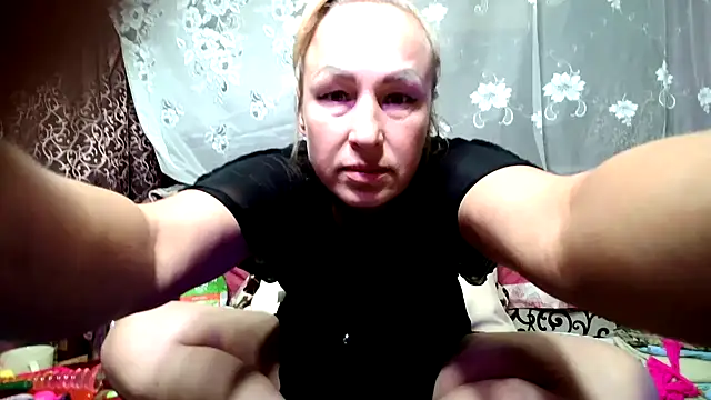 Snapshot of Alina_Night_777 chatting on October 20, 2025, 5:08 am Alina Night 777 online show from October 20, 2025, 5:08 am