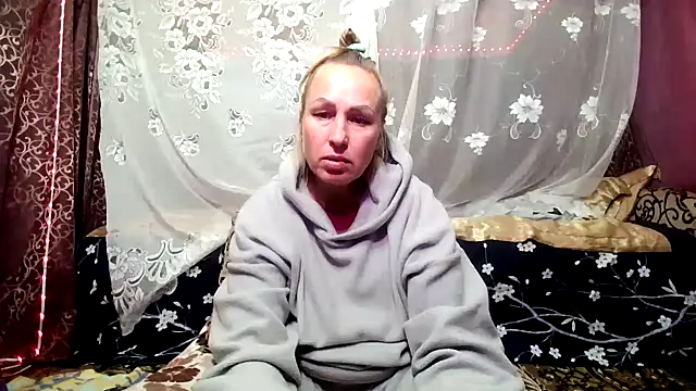 Snapshot of Alina_Night_777 chatting on November 11, 2025, 2:39 pm Alina Night 777 online show from November 11, 2025, 2:39 pm