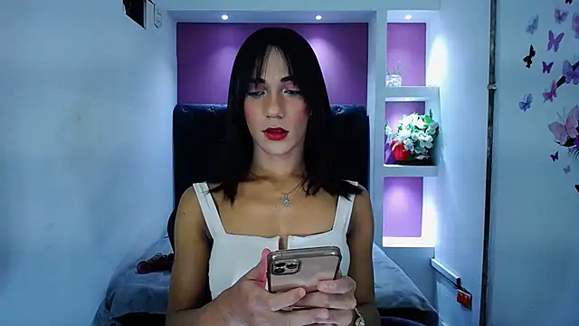 Snapshot of KatrinaQueen1 chatting on October 22, 2025, 9:25 pm KatrinaQueen1 online show from October 22, 2025, 9:25 pm