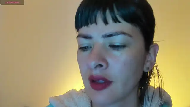 queen fetish online show from November 20, 2025, 10:48 am