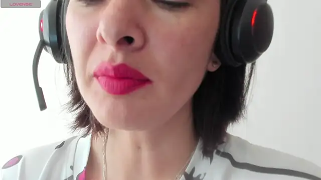 queen fetish online show from November 21, 2025, 12:48 pm