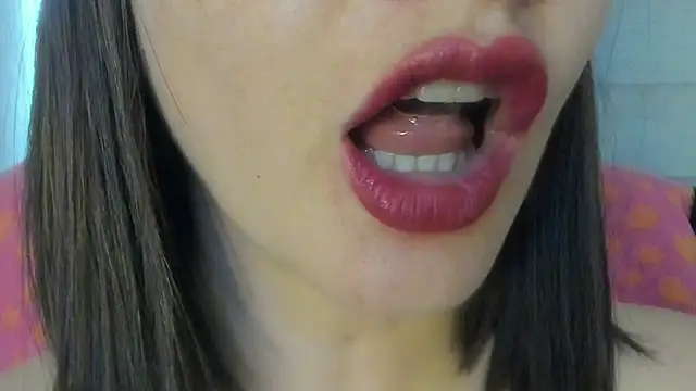 queen fetish online show from July 3, 2026, 9:32 pm