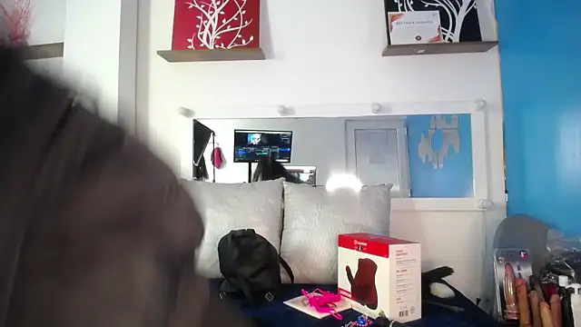 CarolRodriguez  online show from January 11, 2025, 2:15 pm