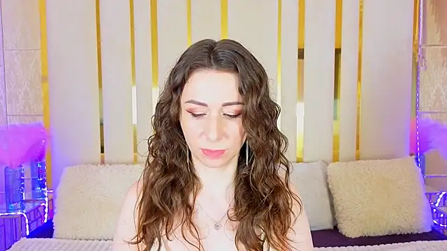 KimmmLi online show from April 17, 2026, 6:05 am