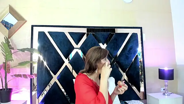 eva loreti online show from October 25, 2025, 3:47 am