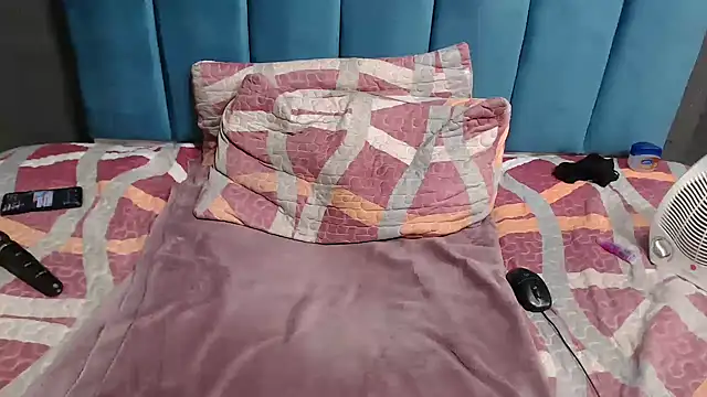 Snapshot of BLACKberry008 chatting on February 11, 2025, 9:56 pm BLACKberry008 online show from February 11, 2025, 9:56 pm