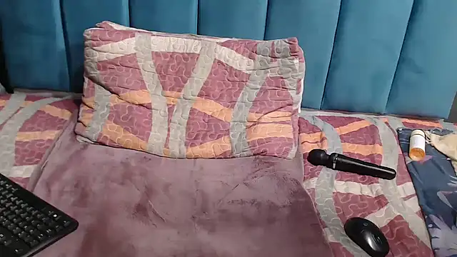 Snapshot of BLACKberry008 chatting on February 19, 2025, 9:14 pm BLACKberry008 online show from February 19, 2025, 9:14 pm