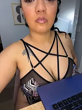 Snapshot of DestineeJayde chatting on October 16, 2025, 5:19 am DestineeJayde online show from October 16, 2025, 5:19 am