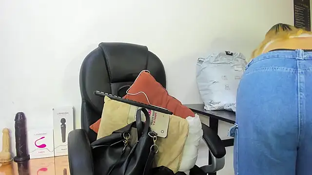 Barbie girl 69 online show from November 11, 2025, 2:39 pm