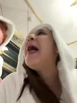 Snapshot of RollingGirls chatting on February 14, 2025, 8:10 am RollingGirls online show from February 14, 2025, 8:10 am