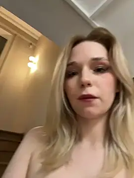 Snapshot of RollingGirls chatting on February 27, 2025, 5:15 pm RollingGirls online show from February 27, 2025, 5:15 pm