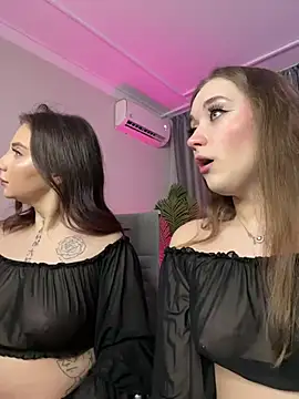 Snapshot of RollingGirls chatting on March 6, 2025, 5:14 am RollingGirls online show from March 6, 2025, 5:14 am