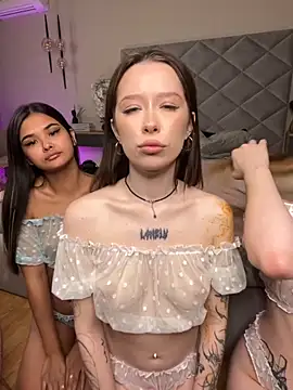 Snapshot of RollingGirls chatting on October 10, 2025, 1:10 pm RollingGirls online show from October 10, 2025, 1:10 pm