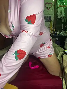 Snapshot of TrenaAnne chatting on November 5, 2025, 4:18 pm TrenaAnne online show from November 5, 2025, 4:18 pm