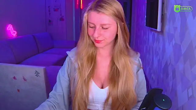 Snapshot of AmaliaQueen chatting on November 7, 2025, 1:55 pm AmaliaQueen online show from November 7, 2025, 1:55 pm