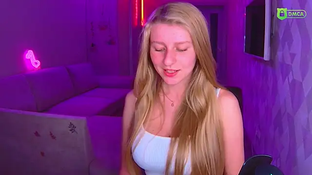 Snapshot of AmaliaQueen chatting on November 8, 2025, 2:50 pm AmaliaQueen online show from November 8, 2025, 2:50 pm