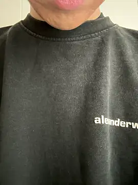 POCARI SWEAT online show from April 15, 2026, 3:02 am