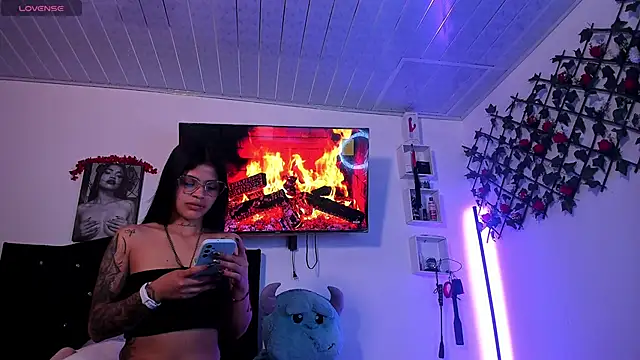 Snapshot of Alaia_Asuka chatting on September 24, 2025, 12:36 am Alaia Asuka online show from September 24, 2025, 12:36 am