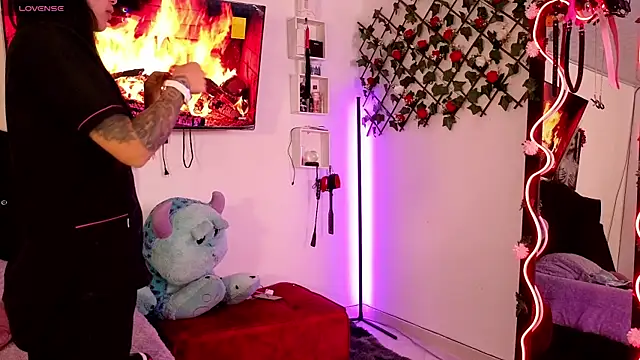 Snapshot of Alaia_Asuka chatting on September 27, 2025, 12:48 am Alaia Asuka online show from September 27, 2025, 12:48 am