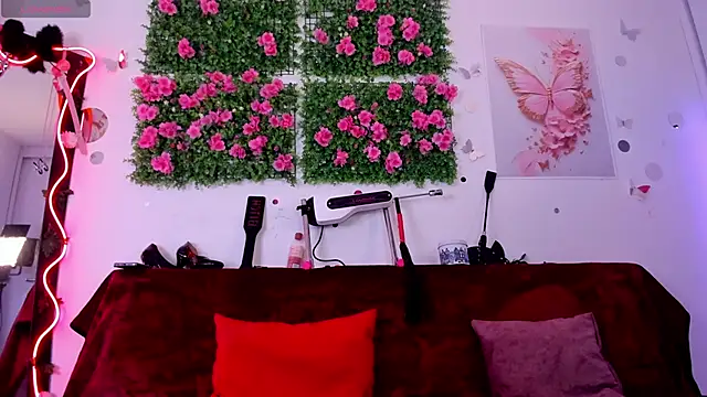 Snapshot of Alaia_Asuka chatting on October 13, 2025, 9:15 pm Alaia Asuka online show from October 13, 2025, 9:15 pm