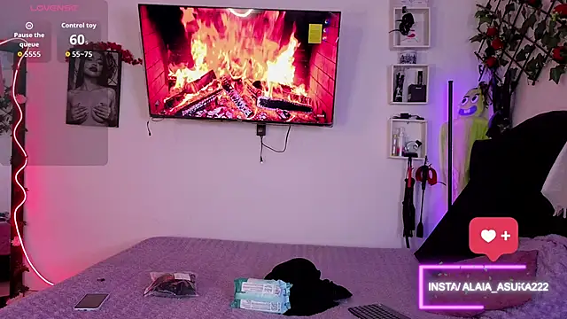 Snapshot of Alaia_Asuka chatting on October 29, 2025, 12:35 am Alaia Asuka online show from October 29, 2025, 12:35 am