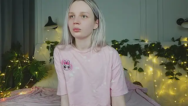 Snapshot of Beatrica_Klein chatting on March 21, 2025, 3:35 pm Beatrica Klein online show from March 21, 2025, 3:35 pm