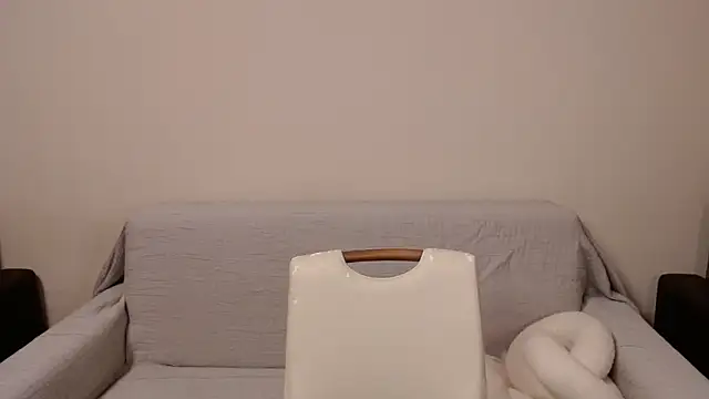 Snapshot of AliceKolltt chatting on January 22, 2025, 10:50 am AliceKolltt online show from January 22, 2025, 10:50 am