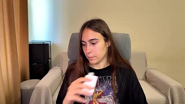 Snapshot of AliceKolltt chatting on September 23, 2025, 9:34 am AliceKolltt online show from September 23, 2025, 9:34 am