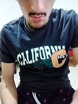 Snapshot of Zoro_23cm chatting on March 26, 2026, 11:43 pm Zoro 23cm online show from March 26, 2026, 11:43 pm