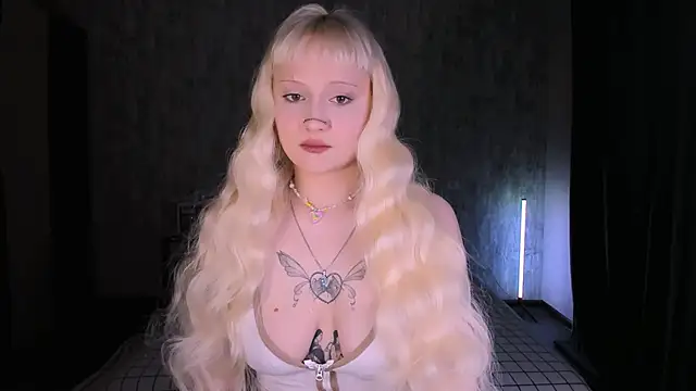 MariaMango online show from November 10, 2025, 9:47 pm