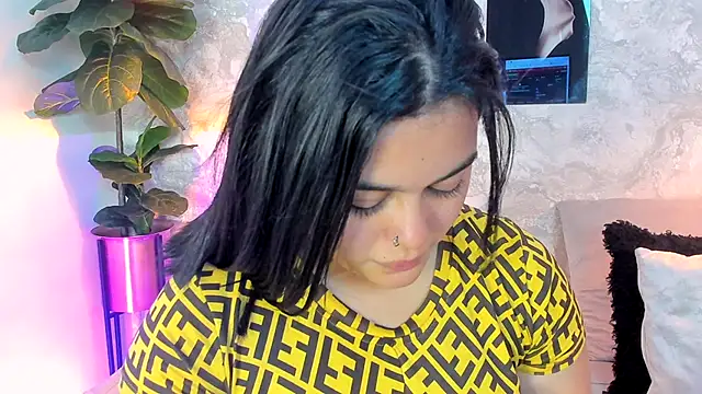 Snapshot of alina_stark chatting on October 18, 2025, 9:59 pm alina stark online show from October 18, 2025, 9:59 pm