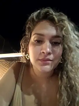 Snapshot of Sara_smiiith211 chatting on February 9, 2025, 3:00 am Sara smiiith211 online show from February 9, 2025, 3:00 am