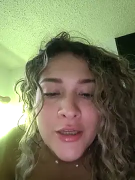 Sara smiiith211 online show from April 21, 2026, 1:42 am