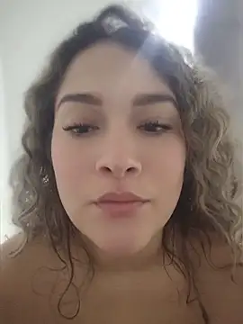 Sara smiiith211 online show from April 24, 2026, 3:03 pm