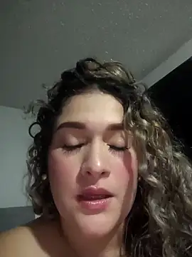 Snapshot of Sara_smiiith211 chatting on May 2, 2026, 12:37 am Sara smiiith211 online show from May 2, 2026, 12:37 am